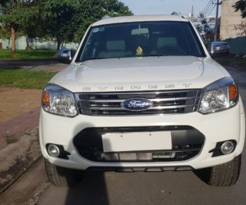 Ford Everest 2014 - Bán Ford Everest đời 2014, màu trắng, máy dầu, số sàn. Giá chỉ 655 triệu