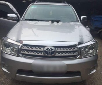 Toyota Fortuner G 2010 - Cần bán gấp Toyota Fortuner G sản xuất năm 2010, màu bạc