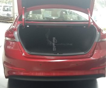 Hyundai Elantra 1.6AT 2018 - Bán Hyundai Elantra 1.6AT 2018, màu đỏ, tặng gói phụ kiện 20tr, giao ngay xe