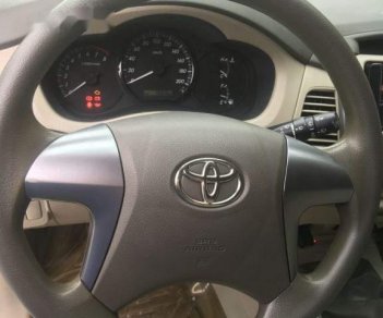 Toyota Innova MT 2014 - Cần bán gấp Toyota Innova MT năm 2014 như mới