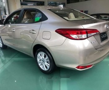 Toyota Vios E 2018 - Bán Toyota Vios E năm 2018, màu vàng cát