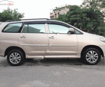 Toyota Innova E 2015 - Xe Toyota Innova E đời 2015, màu vàng như mới