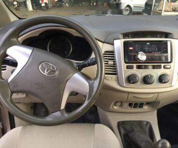 Toyota Innova 2015 - Bán xe Toyota Innova đời 2015, màu vàng như mới