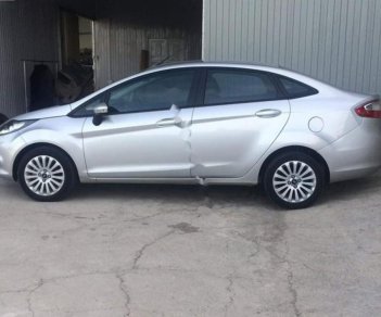 Ford Fiesta 2011 - Chính chủ cần bán lại xe Ford Fiesta 2011, màu bạc 