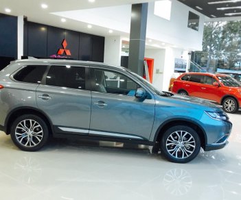 Mitsubishi Outlander 2018 - Bán Mitsubishi Outlander năm 2018 màu xám (ghi), giá 909 triệu