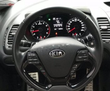 Kia Cerato 1.6AT 2017 - Bán Kia Cerato 1.6AT sản xuất năm 2017, màu đen, giá 615 triệu