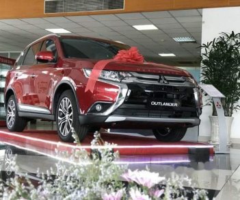 Mitsubishi Outlander 2018 - Bán xe Mitsubishi Outlander sản xuất năm 2018, màu đỏ, 808 triệu