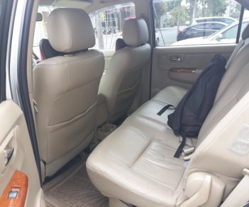 Toyota Fortuner 2.7AT  2010 - Bán Fortuner 2.7AT 4WD 2010, màu bạc, gốc TP, giá TL, hỗ trợ trả góp