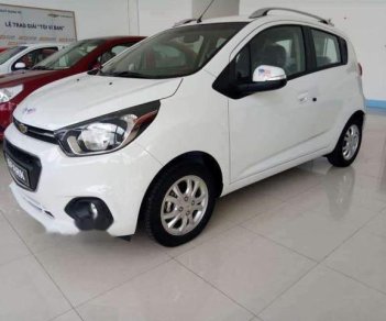 Chevrolet Spark  LT 2018 - Bán xe Chevrolet Spark LT năm 2018, màu trắng