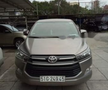 Toyota Innova 2017 - Cần bán lại xe Toyota Innova đời 2017, màu nâu vàng  