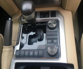 Toyota Land Cruiser VX 4.6  2016 - Bán xe Toyota Land Cruiser VX 4.6 đời 2017, màu vàng, nhập khẩu nguyên chiếc