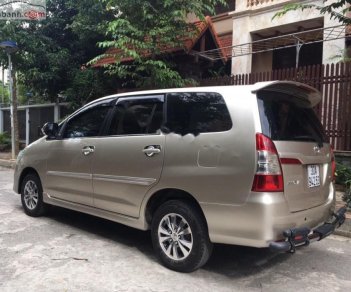 Toyota Innova 2.0E 2015 - Bán Toyota Innova 2.0E năm sản xuất 2015, màu vàng, chính chủ