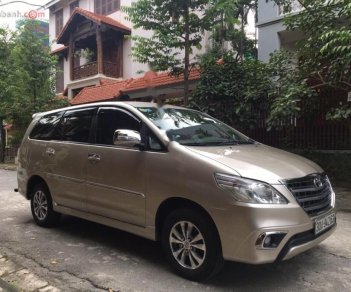 Toyota Innova 2.0E 2015 - Bán Toyota Innova 2.0E năm sản xuất 2015, màu vàng, chính chủ