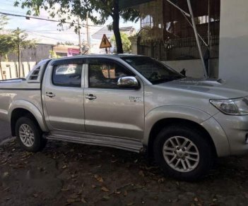 Toyota Hilux 2013 - Cần bán gấp Toyota Hilux đời 2013, màu bạc, nhập khẩu nguyên chiếc