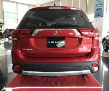 Mitsubishi Outlander 2018 - Bán xe Mitsubishi Outlander sản xuất năm 2018, màu đỏ, 808 triệu