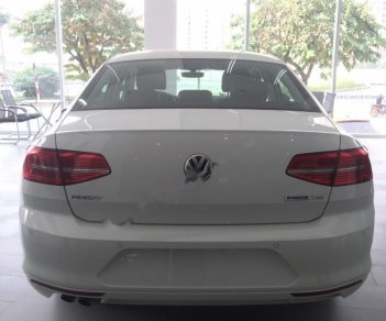 Volkswagen Passat 1.8 Bluemotion 2017 - Bán Volkswagen Passat 1.8 Bluemotion 2017, màu trắng, nhập khẩu