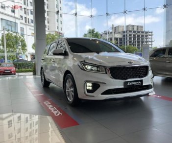 Kia Sedona Platinum D 2018 - Bán Kia Sedona Platinum D 2018, màu trắng giá tốt