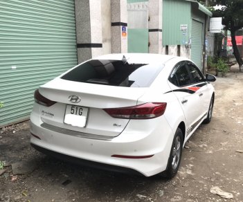 Hyundai Elantra 1.6MT  2017 - Bán Elantra 1.6MT 2017, màu trắng, đúng chất, giá TL, hỗ trợ góp