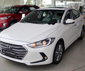 Hyundai Elantra   2018 - Bán xe Hyundai Elantra đời 2018, màu trắng, giá tốt