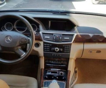 Mercedes-Benz E class E200 2012 - Bán ô tô Mercedes E200 sản xuất năm 2012, màu đen còn mới, giá chỉ 910 triệu