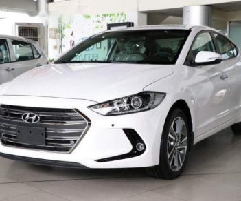 Hyundai Elantra   2018 - Bán xe Hyundai Elantra đời 2018, màu trắng, giá tốt