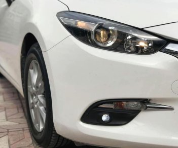 Mazda 3 Facelift  2017 - Bán ô tô Mazda 3 Facelift Hatchback đời 2017, màu trắng, 695 triệu