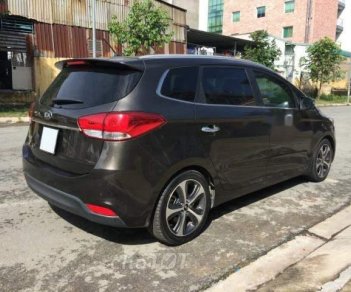 Kia Rondo   2017 - Bán xe Kia Rondo sản xuất 2017, màu xám, gia đình đi cẩn thận