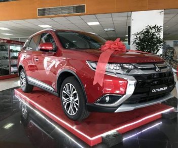 Mitsubishi Outlander 2018 - Bán xe Mitsubishi Outlander sản xuất năm 2018, màu đỏ, 808 triệu