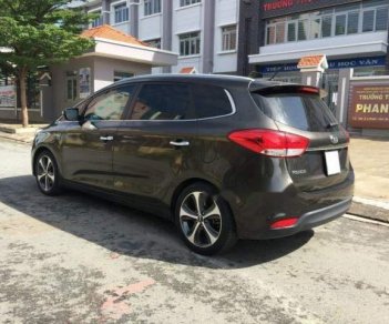 Kia Rondo   2017 - Bán xe Kia Rondo sản xuất 2017, màu xám, gia đình đi cẩn thận