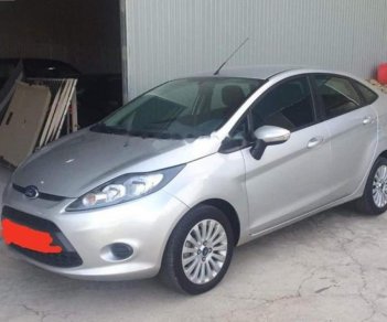 Ford Fiesta 2011 - Chính chủ cần bán lại xe Ford Fiesta 2011, màu bạc 