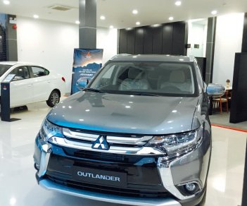 Mitsubishi Outlander 2018 - Bán Mitsubishi Outlander năm 2018 màu xám (ghi), giá 909 triệu