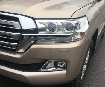 Toyota Land Cruiser VX 4.6  2016 - Bán xe Toyota Land Cruiser VX 4.6 đời 2017, màu vàng, nhập khẩu nguyên chiếc