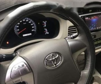 Toyota Innova V 2014 - Cần bán lại xe Toyota Innova V sản xuất năm 2014, màu bạc còn mới