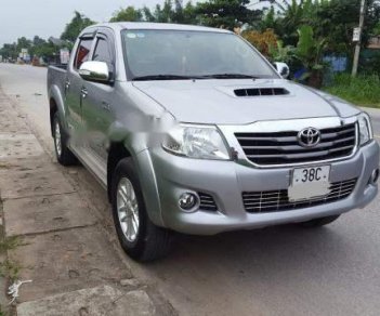 Toyota Hilux    2015 - Cần bán Toyota Hilux 2015, màu bạc, xe nhập chính chủ