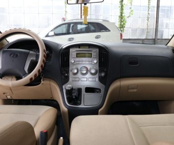 Hyundai Starex 2.5MT 2015 - Cần bán Hyundai Starex 2.5MT sản xuất 2015, màu xám (ghi), nhập khẩu nguyên chiếc, giá tốt