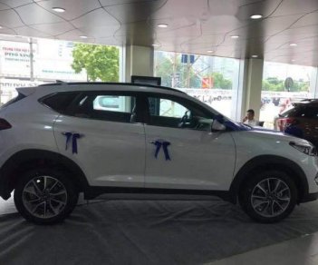 Hyundai Tucson   2018 - Cần bán xe Hyundai Tucson năm 2018, màu trắng, giá 828tr