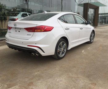 Hyundai Elantra 2018 - Bán xe Hyundai Elantra 2018 khuyến mại rẻ giật mình