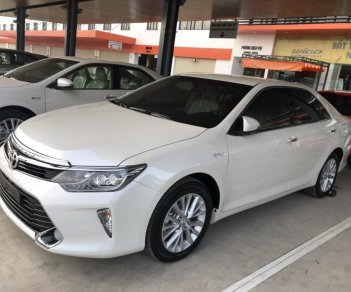 Toyota Camry 2.0E AT 2018 - Bán ô tô Toyota Camry 2.0E AT model 2019, màu trắng