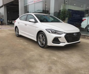 Hyundai Elantra 2018 - Bán xe Hyundai Elantra 2018 khuyến mại rẻ giật mình