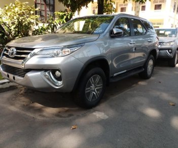 Toyota Fortuner 2.7V 4x2AT  2018 - Bán Fortuner 2.7V 4x2AT máy xăng mới 2018, nhập khẩu Indonesia, màu bạc có sẵn, giao ngay