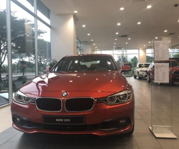 BMW 3 Series 320i  2018 - BMW 320i 2018 2.0L Sedan New 100% - Sunset Orange. Có xe giao ngay