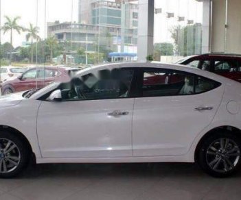 Hyundai Elantra 2018 - Cần bán xe Hyundai Elantra đời 2018, màu trắng, 565.3 triệu