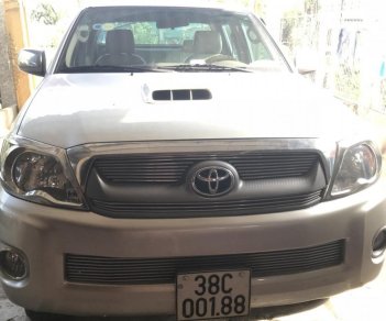 Toyota Hilux G 2011 - Bán xe Toyota Hilux G 2011, màu bạc, nhập khẩu