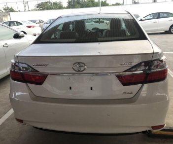 Toyota Camry 2.0E AT 2018 - Bán ô tô Toyota Camry 2.0E AT model 2019, màu trắng