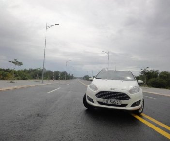 Ford Fiesta Titanium 1.5 AT 2016 - Bán Ford Fiesta Titanium 1.5 AT sản xuất 2016, màu trắng, giá chỉ 498 triệu