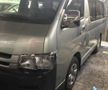 Toyota Hiace 2010 - Cần bán Toyota Hiace sản xuất năm 2010, màu bạc, nhập khẩu