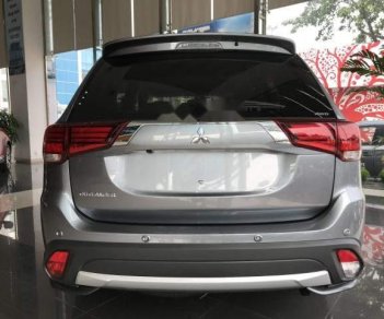 Mitsubishi Outlander 2018 - Bán Mitsubishi Outlander sản xuất năm 2018, màu xám