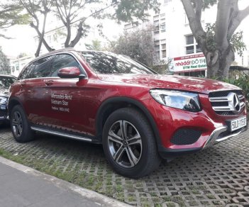 Mercedes-Benz GLC-Class GLC250 2017 - Bán Mercedes-Benz GLC250 4 Matic 2018, cũ, màu đỏ. Ưu đãi cực sốc