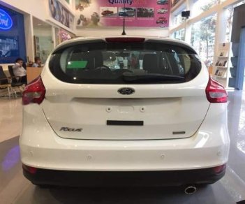 Ford Focus 2018 - Cần bán Ford Focus đời 2018, màu trắng giá cạnh tranh