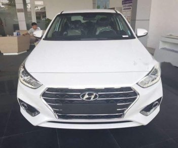 Hyundai Accent   2018 - Bán ô tô Hyundai Accent 2018, màu trắng, số sàn